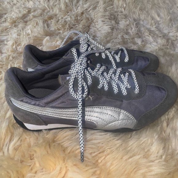 Puma Women’s 6.5 Charcoal gray and Silver Sneakers - Picture 4 of 9